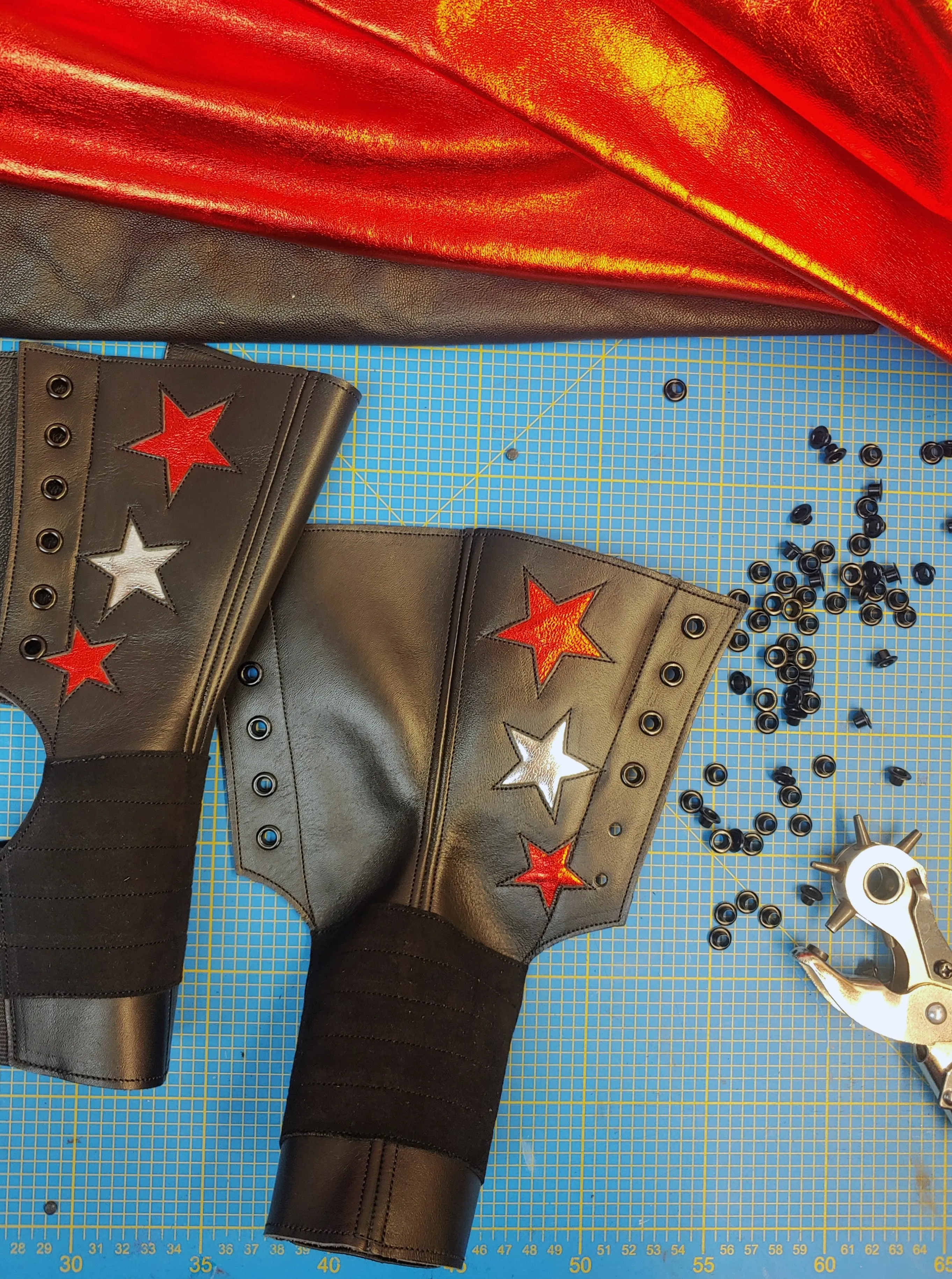 SHORT Stardust Aerial boots w/ Silver & Red Stars   Grip Panel